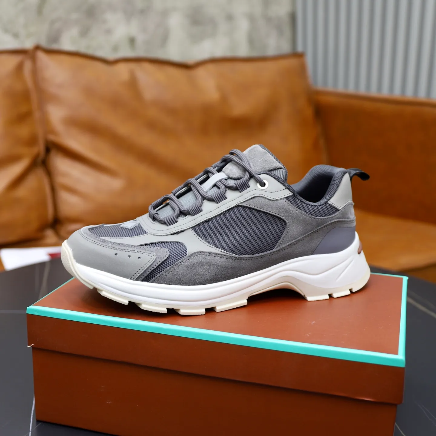 Factory price: 💰520Loropiana LP men's shoes ♞size; 38-44 "45.46 customization" cowhide stitching. It is really easy to wear, lazy, loose, casual, perfect comfort. There are many color choices, and they all look good with clothes. Is it true that Loropiana can bring social value? “Loropiana is the best thing money can buy”